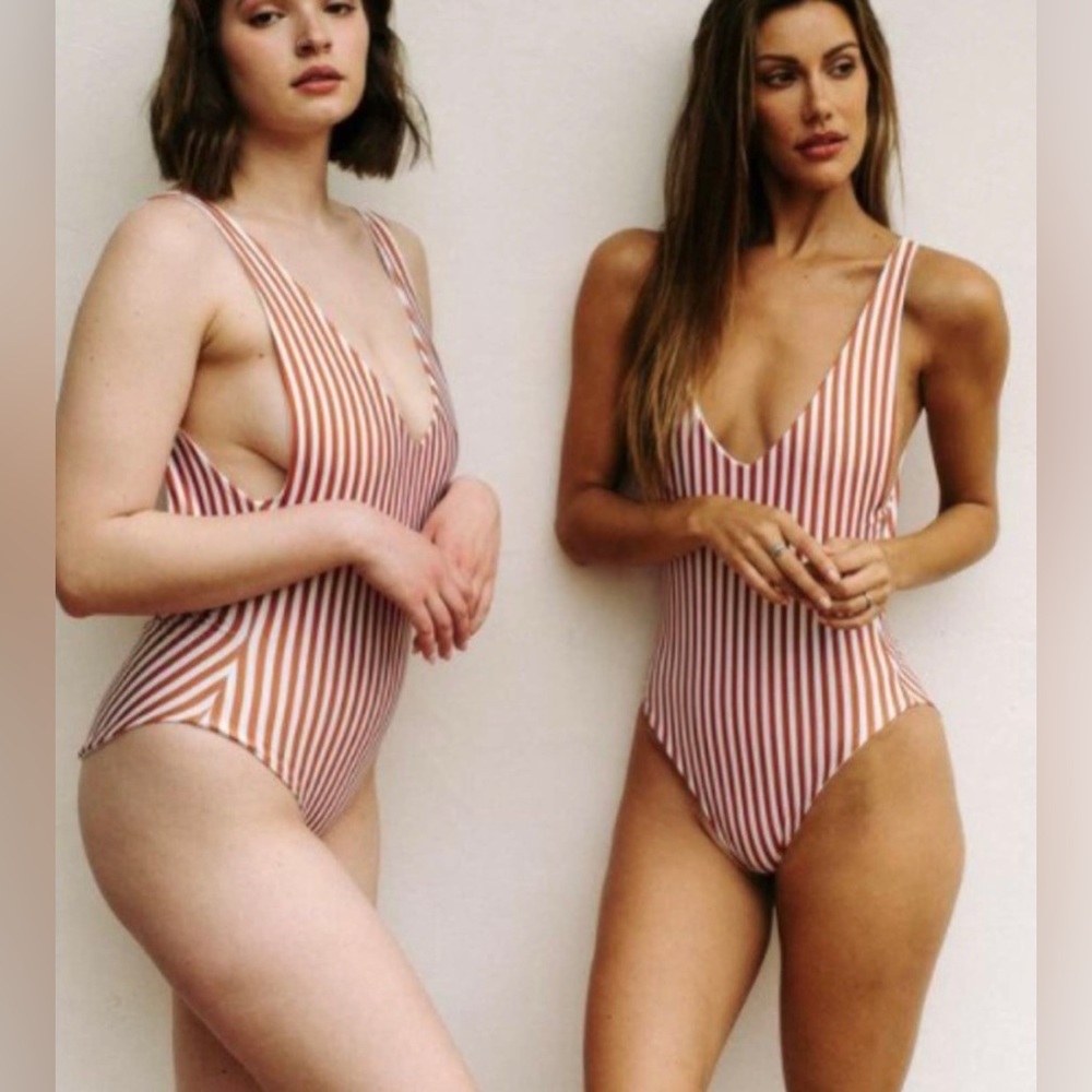 NEW Londre Minimalist One Piece Swimsuit Size Large in Clay Stripe Pattern